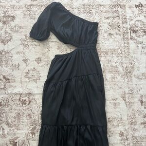 Elegant Black One-Shoulder Maxi Dress